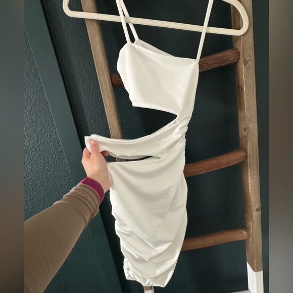 NEW White cut out body con dress. Size XSmall - Picture 3 of 7